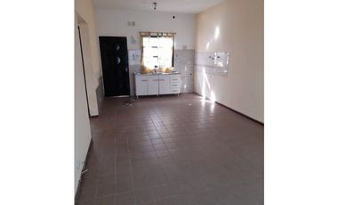 PROXIMO INGRESO. CASA AMERICANA EN PH. EN ALQUILER. ITUZAINGO NORTE.