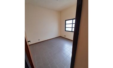 PROXIMO INGRESO. CASA AMERICANA EN PH. EN ALQUILER. ITUZAINGO NORTE.