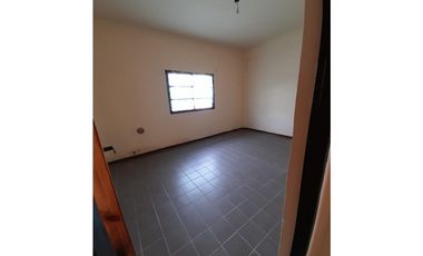 PROXIMO INGRESO. CASA AMERICANA EN PH. EN ALQUILER. ITUZAINGO NORTE.