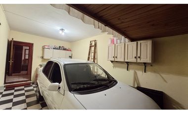 Venta casa 4 dormitorios con cochera y pileta Apta Credito