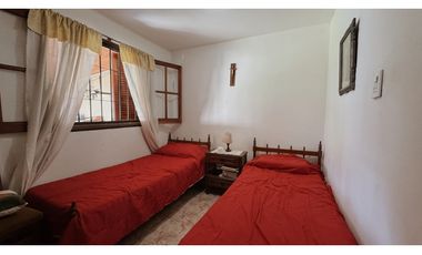 Venta casa 4 dormitorios con cochera y pileta Apta Credito