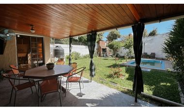 Venta casa 4 dormitorios con cochera y pileta Apta Credito