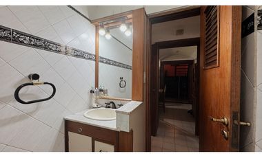 Venta casa 4 dormitorios con cochera y pileta Apta Credito