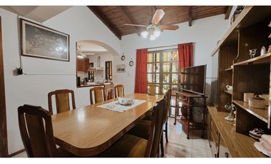 Venta casa 4 dormitorios con cochera y pileta Apta Credito