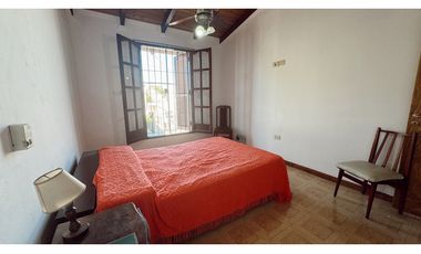 Venta casa 4 dormitorios con cochera y pileta Apta Credito