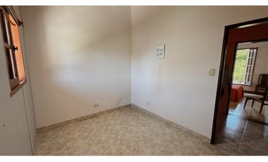 Venta casa 4 dormitorios con cochera y pileta Apta Credito