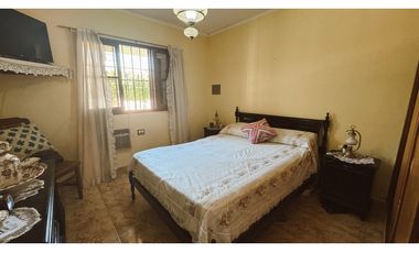 Venta casa 4 dormitorios con cochera y pileta Apta Credito