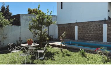 Venta casa 4 dormitorios con cochera y pileta Apta Credito