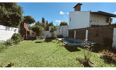 Venta casa 4 dormitorios con cochera y pileta Apta Credito