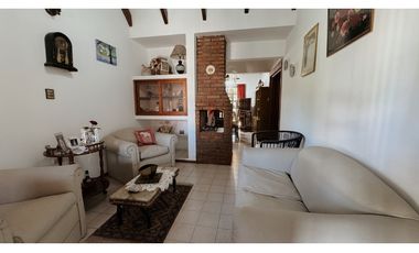Venta casa 4 dormitorios con cochera y pileta Apta Credito