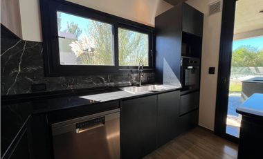 CASA A ESTRENAR - ECUESTRE - COSTA ESMERALDA