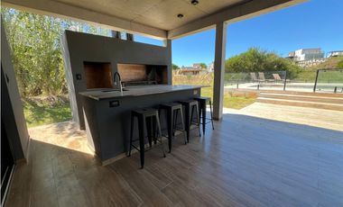 CASA A ESTRENAR - ECUESTRE - COSTA ESMERALDA