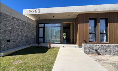 CASA A ESTRENAR - ECUESTRE - COSTA ESMERALDA