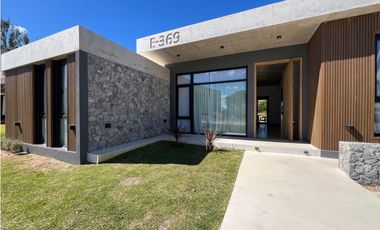 CASA A ESTRENAR - ECUESTRE - COSTA ESMERALDA