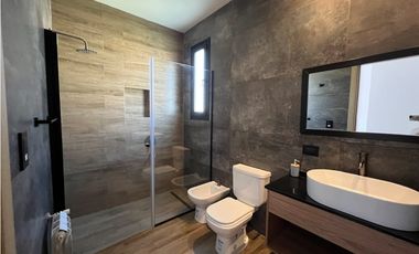 CASA A ESTRENAR - ECUESTRE - COSTA ESMERALDA