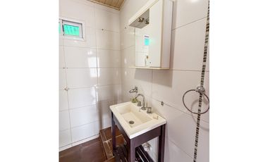 CASA 2 AMBIENTES CON QUINCHO Y PILETA. BATAN.