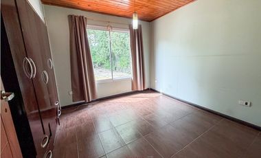 CASA 2 AMBIENTES CON QUINCHO Y PILETA. BATAN.