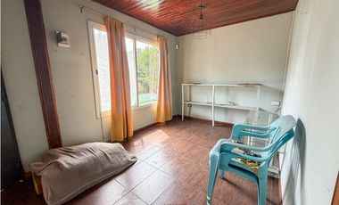 CASA 2 AMBIENTES CON QUINCHO Y PILETA. BATAN.