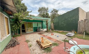 CASA 2 AMBIENTES CON QUINCHO Y PILETA. BATAN.