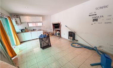 CASA 2 AMBIENTES CON QUINCHO Y PILETA. BATAN.