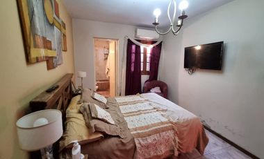 Casa con pileta. 3 habitaciones. 3 baños. Capital