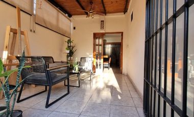 Casa con pileta. 3 habitaciones. 3 baños. Capital