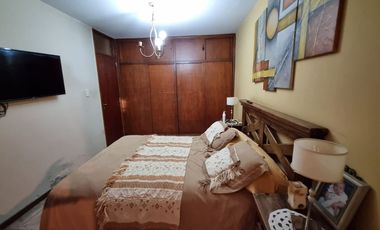 Casa con pileta. 3 habitaciones. 3 baños. Capital