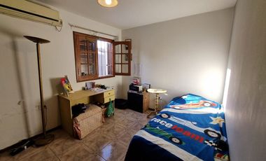 Casa con pileta. 3 habitaciones. 3 baños. Capital