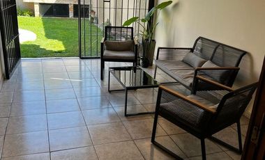 Casa con pileta. 3 habitaciones. 3 baños. Capital