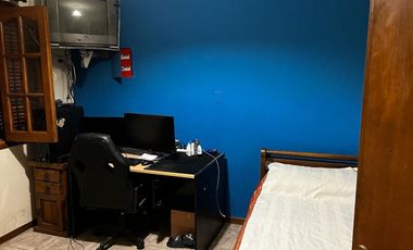 Casa con pileta. 3 habitaciones. 3 baños. Capital