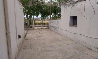 Casa sobre Terreno de 2129 m2. Rivadavia