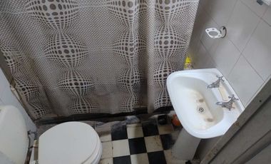 Casa sobre Terreno de 2129 m2. Rivadavia