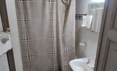 Casa sobre Terreno de 2129 m2. Rivadavia