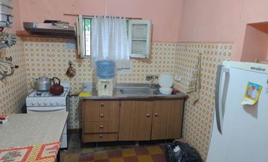 Casa sobre Terreno de 2129 m2. Rivadavia