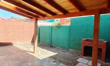 Casa en Arriendo en AVDA. LOMAS DE MIRASUR con VOLCÁN OSORNO