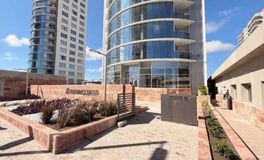 SE VENDE SEMIPISO DE 4 DORM EN AMARRAS CENTER