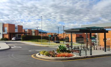 Cajicá, Hermosa Casa en Club House