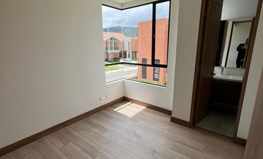 Cajicá, Hermosa Casa en Club House