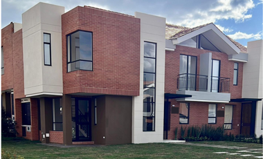 Cajicá, Hermosa Casa en Club House