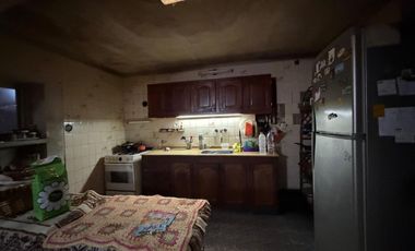 Casa Interna con gran terreno cercana a Avenida.