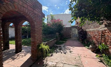 Casa Interna con gran terreno cercana a Avenida.