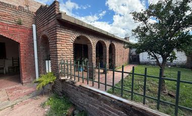 Casa Interna con gran terreno cercana a Avenida.