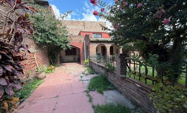 Casa Interna con gran terreno cercana a Avenida.