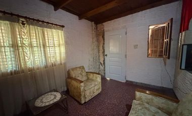 Casa Interna con gran terreno cercana a Avenida.