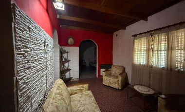 Casa Interna con gran terreno cercana a Avenida.