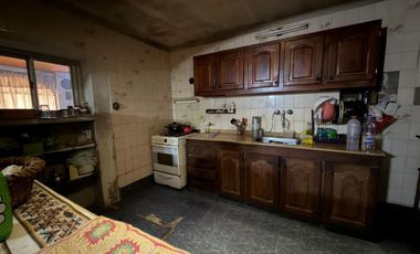 Casa Interna con gran terreno cercana a Avenida.