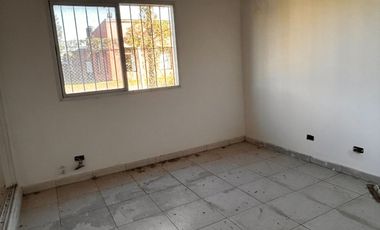 Casa en venta a reciclar en Carlos Keen