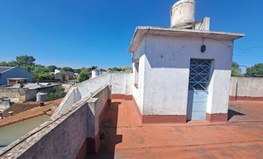 VENTA CASA QUILMES 3 AMB. C/LOCALES EN BLOCK