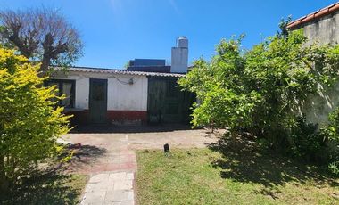 VENTA CASA QUILMES 3 AMB. C/LOCALES EN BLOCK