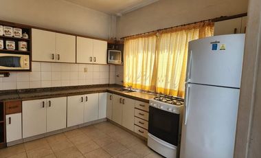 VENTA CASA QUILMES 3 AMB. C/LOCALES EN BLOCK